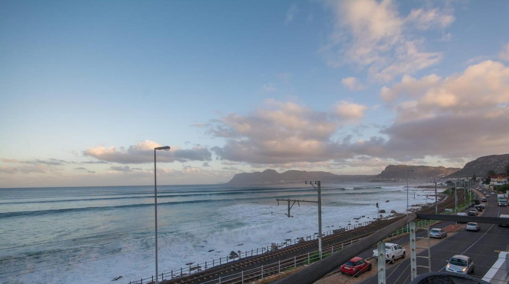 Oceanfront Penthouse Apartment Muizenberg Exterior foto