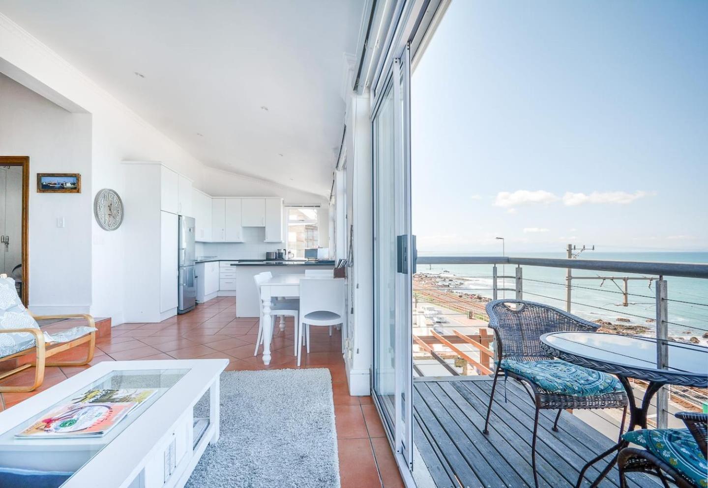 Oceanfront Penthouse Apartment Muizenberg Exterior foto