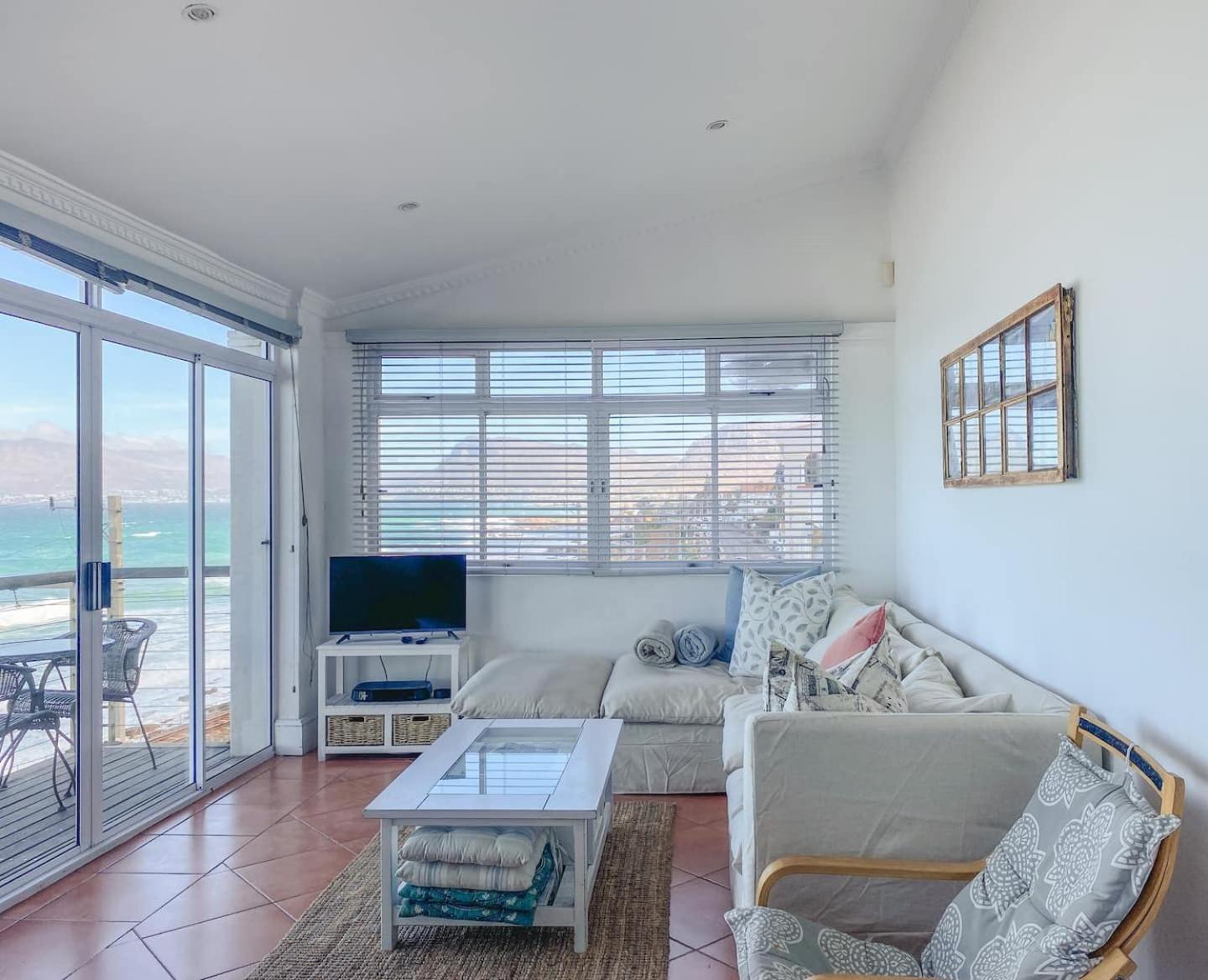 Oceanfront Penthouse Apartment Muizenberg Exterior foto