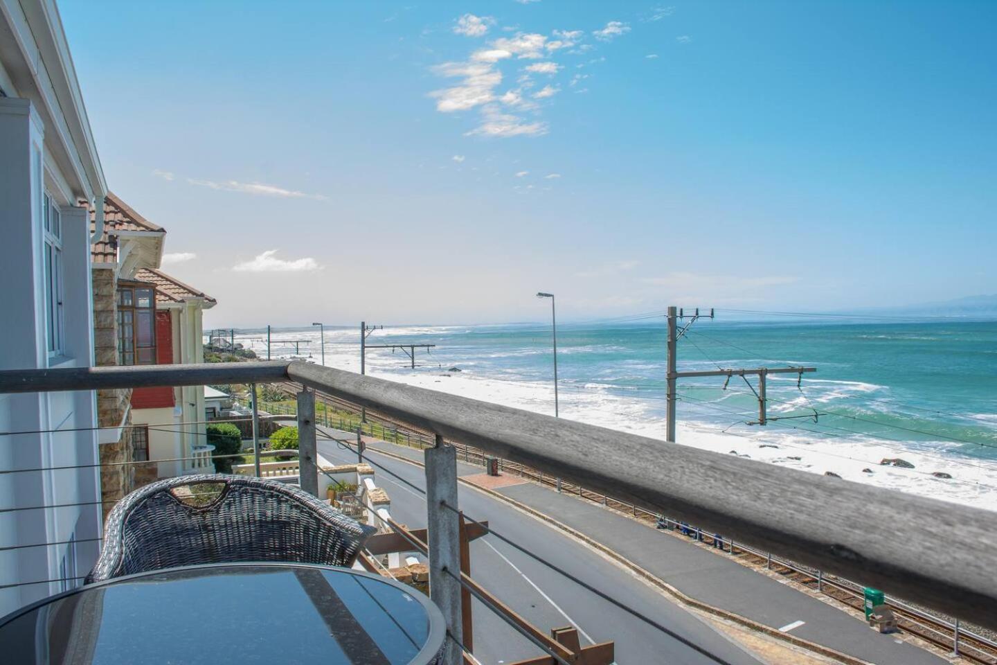 Oceanfront Penthouse Apartment Muizenberg Exterior foto
