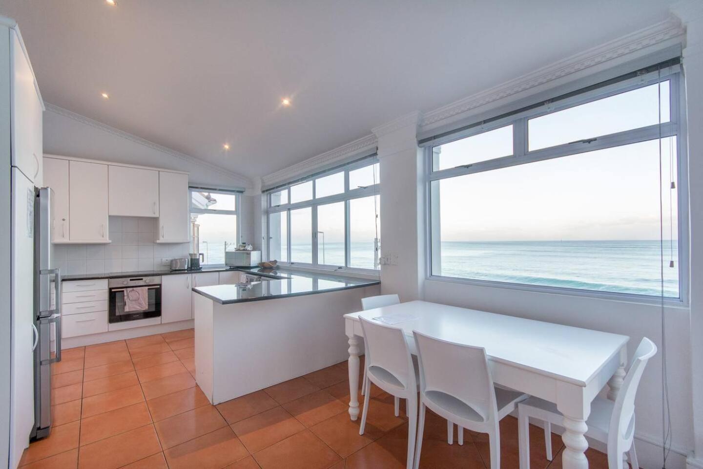 Oceanfront Penthouse Apartment Muizenberg Exterior foto