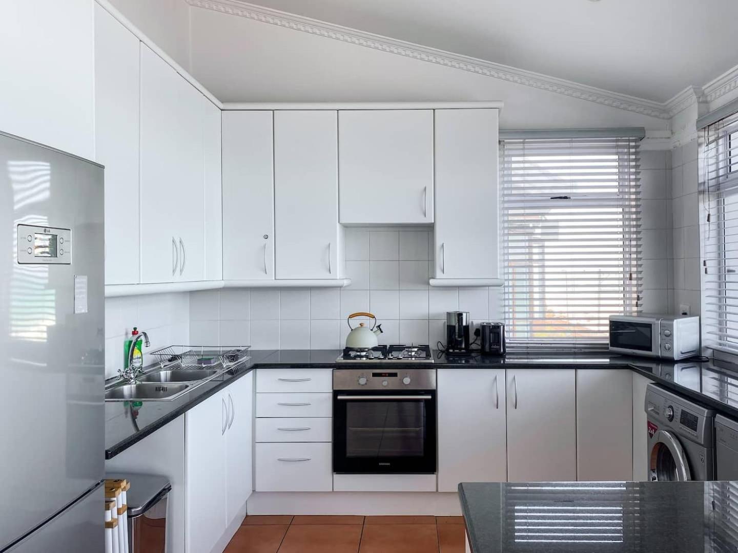 Oceanfront Penthouse Apartment Muizenberg Exterior foto